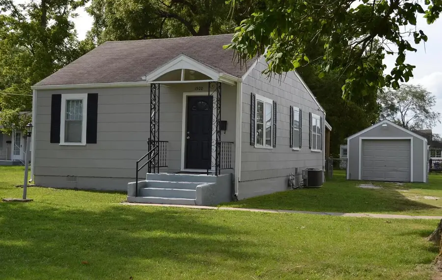 1045 N Dickerson Avenue, Springfield, MO 65803 - #2