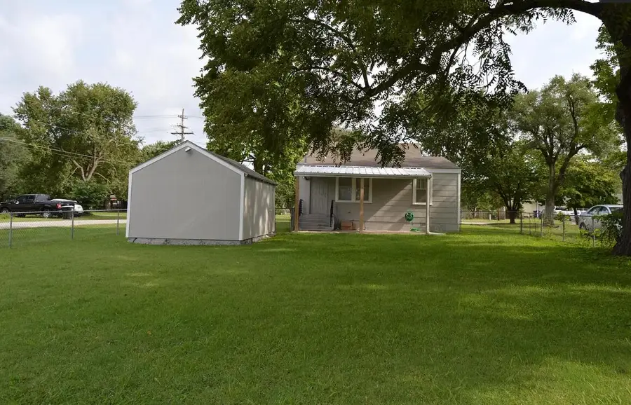 1045 N Dickerson Avenue, Springfield, MO 65803 - #3
