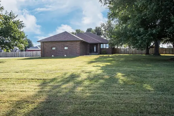 1002 S Hunt Road, Willard, MO 65781