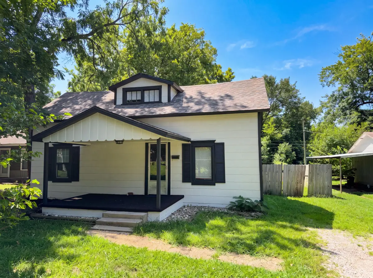 1446 E Whiteside Street, Springfield, MO 65804 - #1