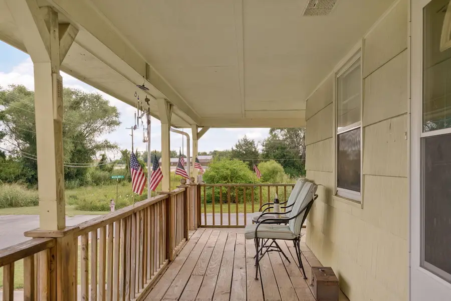 609 Seneker Avenue, Mount Vernon, MO 65712 - #2