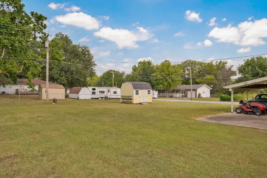 609 Seneker Avenue, Mount Vernon, MO 65712 - #3