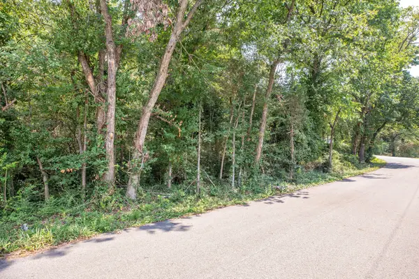 000 Kays Lane, Hollister, MO 65672