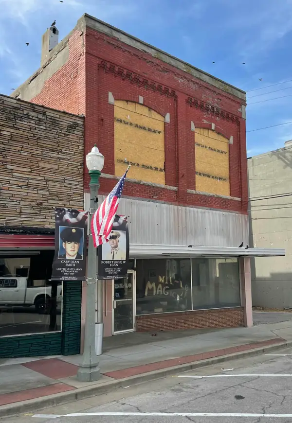 119 S Madison Avenue, Aurora, MO 65605