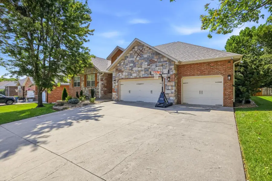 848 E Country Ridge Street, Nixa, MO 65714 - #2