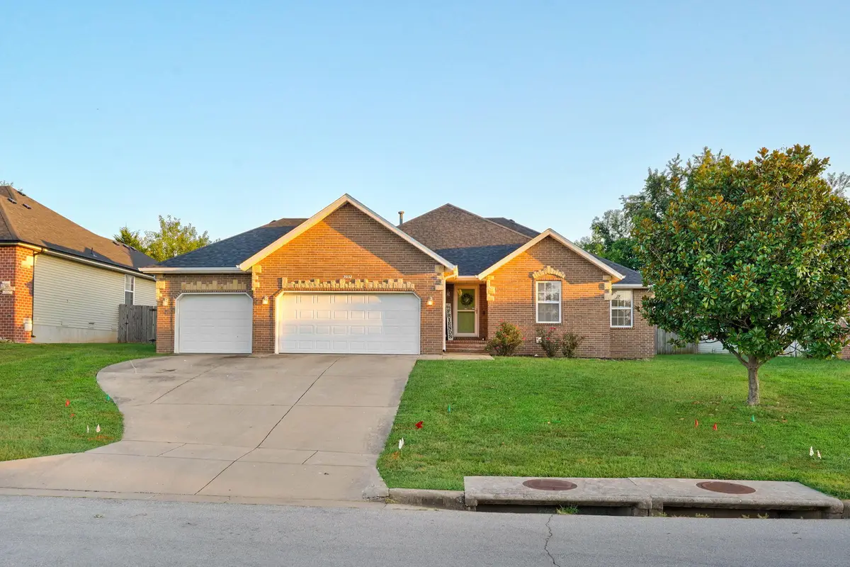 3032 W Grandview Street, Springfield, MO 65803 - #1