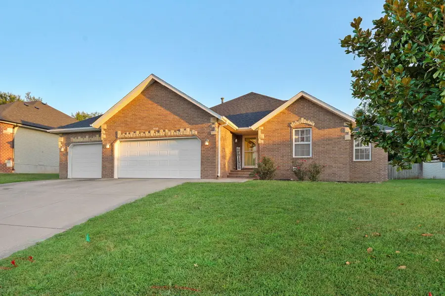 3032 W Grandview Street, Springfield, MO 65803 - #3