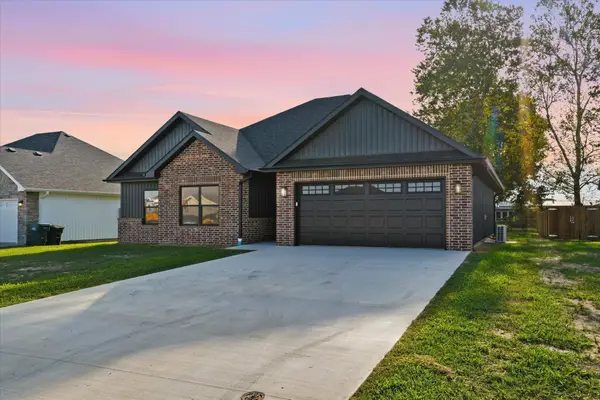 2740 S Caden Lane, Bolivar, MO 65613