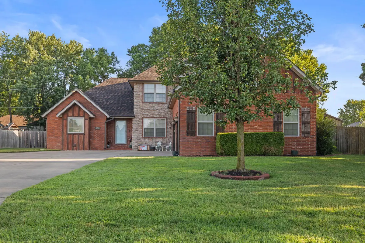 253 E Grace Street, Republic, MO 65738 - #1