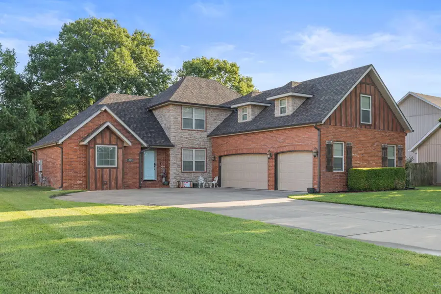 253 E Grace Street, Republic, MO 65738 - #2