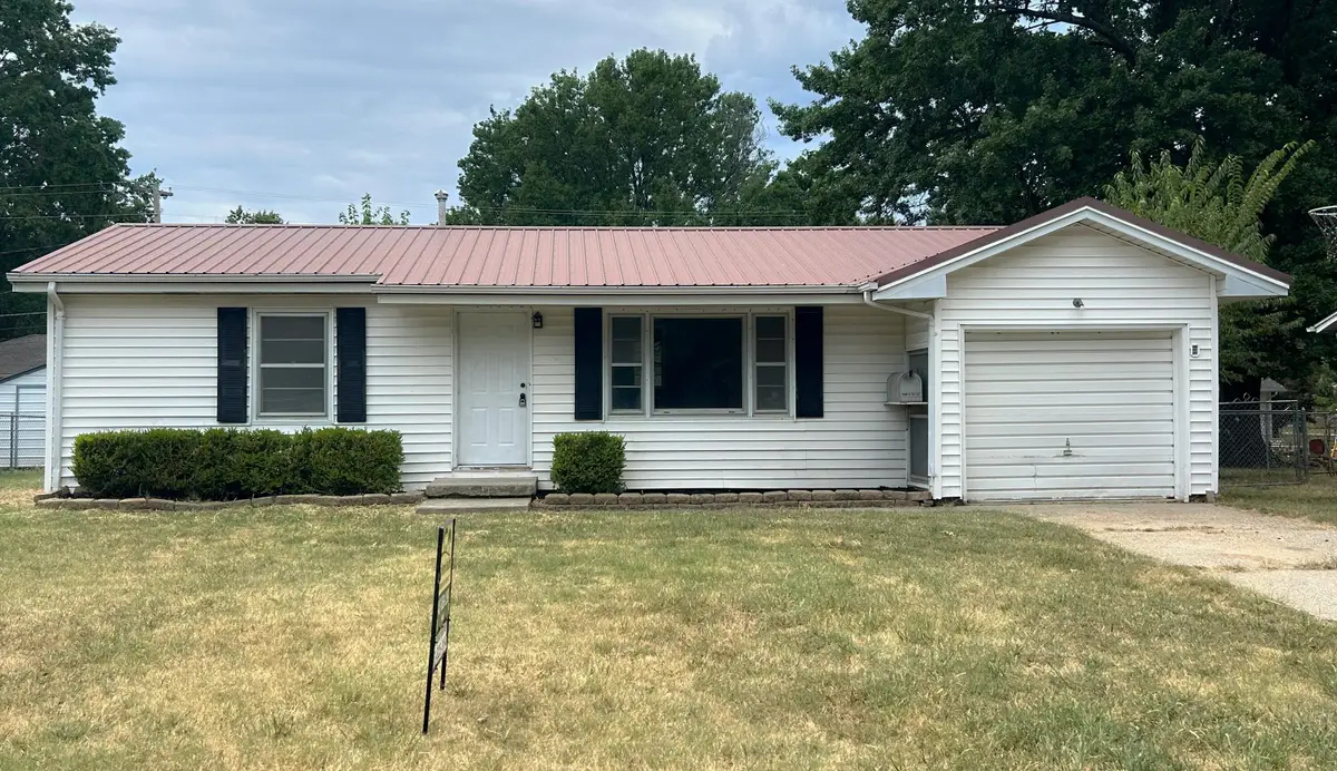 917 S East Street, Mount Vernon, MO 65712 - #1