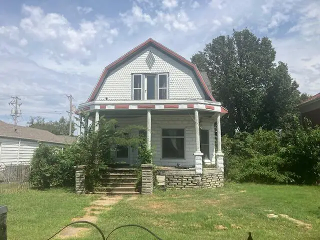 111 W Walnut Street, Columbus, KS 66725 - #1