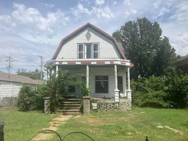 111 W Walnut Street, Columbus, KS 66725