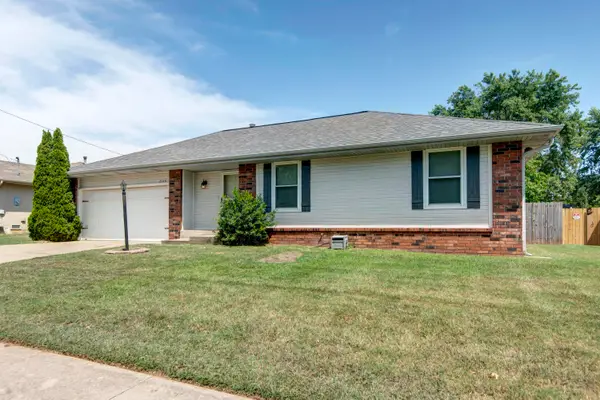 2120 S Golden Avenue, Springfield, MO 65807