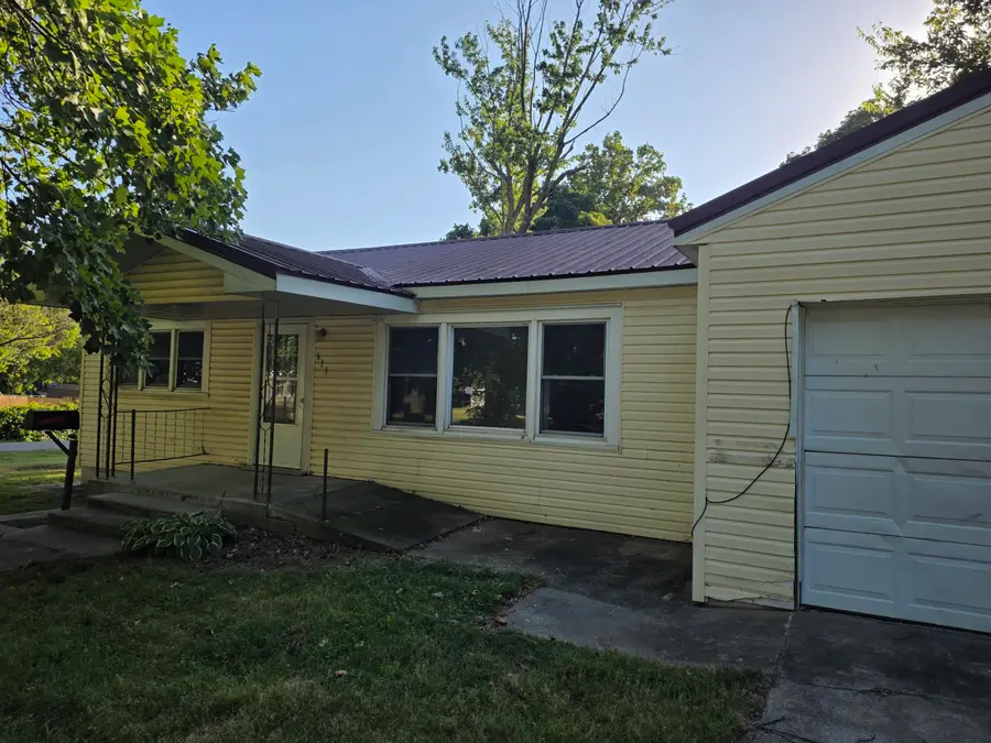 611 S Harrison Avenue, Aurora, MO 65605 - #2