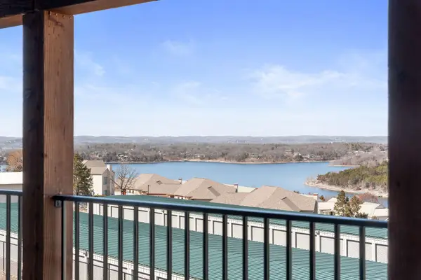 240 Poolside Pass #5, Hollister, MO 65672