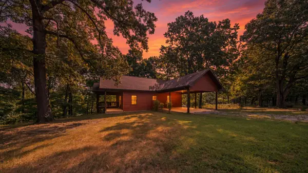 84 County Road 385, Koshkonong, MO 65692