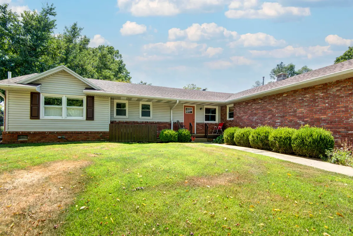 1842 E Sunset Drive, Springfield, MO 65804 - #1