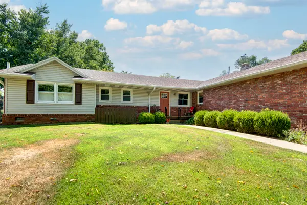 1842 E Sunset Drive, Springfield, MO 65804
