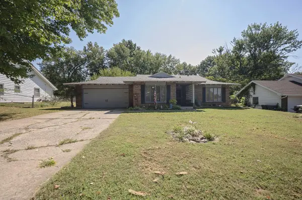 2516 S Weaver Avenue, Springfield, MO 65807