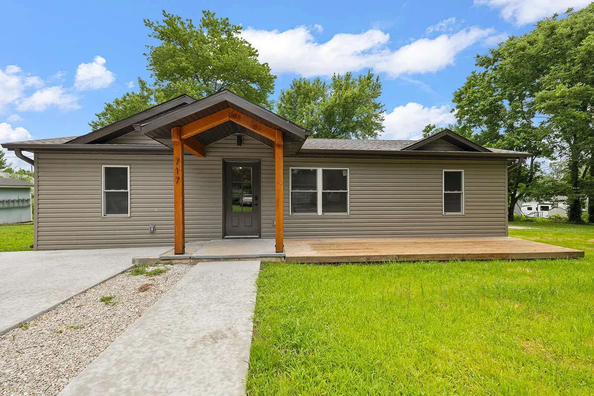 717 E Van Buren Street, Bolivar, MO 65613 - #1