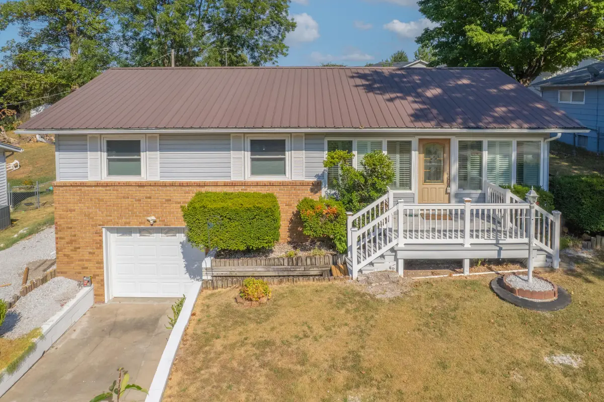 1305 Benton Avenue, Neosho, MO 64850 - #1