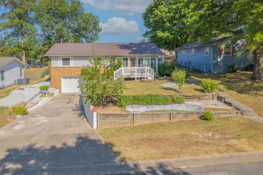 1305 Benton Avenue, Neosho, MO 64850 - #2