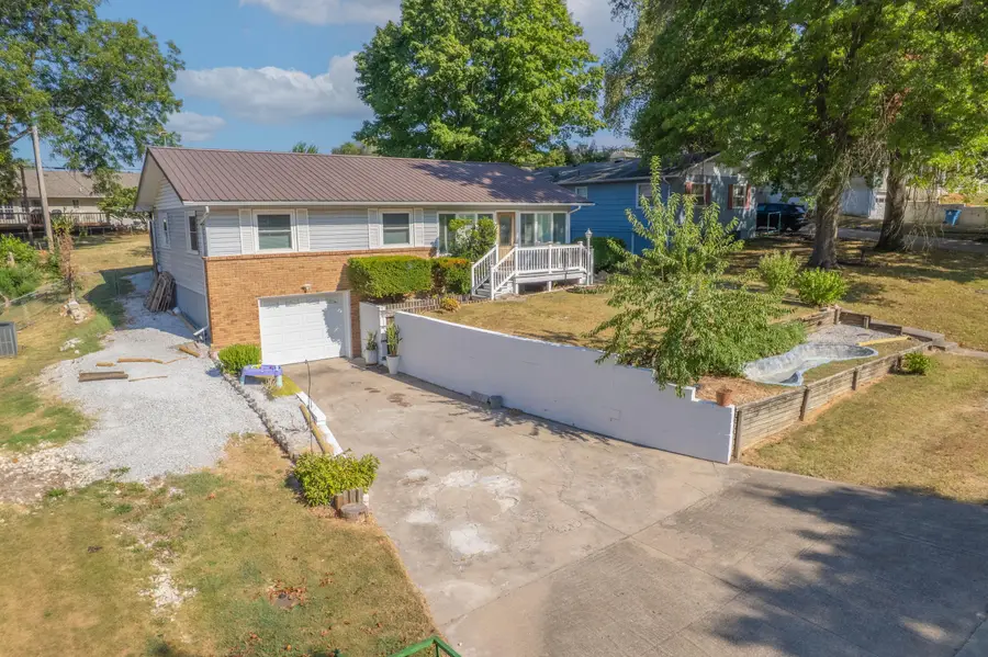 1305 Benton Avenue, Neosho, MO 64850 - #3
