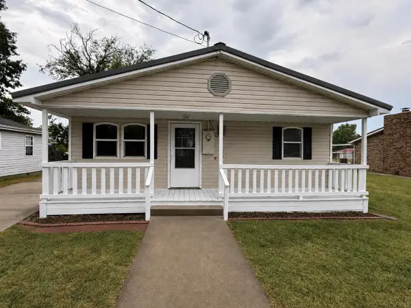 212 E Delta Street, Aurora, MO 65605