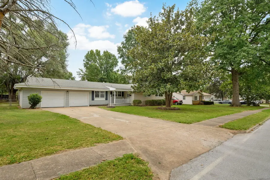 677 W Westview Street, Springfield, MO 65807 - #2