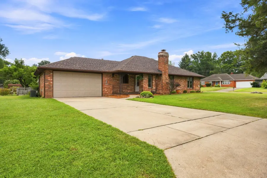1240 S Arcadia Avenue, Springfield, MO 65804 - #3