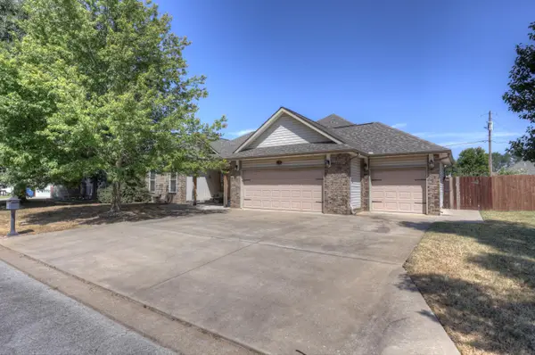 123 Jared Boulevard, Webb City, MO 64870
