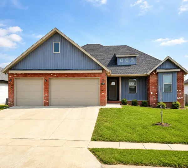 730 E Penzance Circle, Nixa, MO 65714