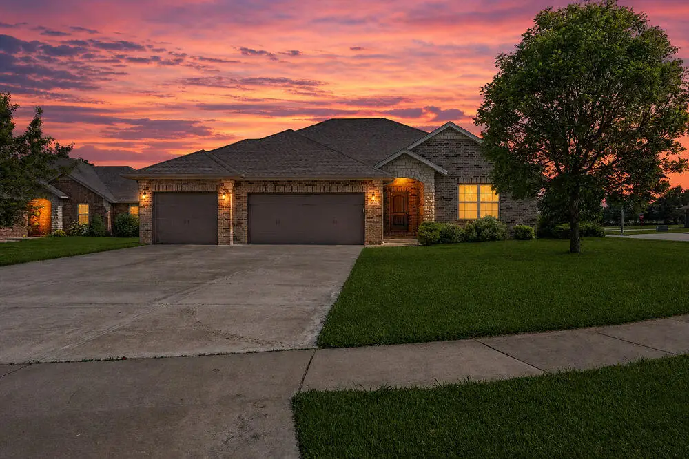 1935 N Pavilion Place, Strafford, MO 65757 - #1