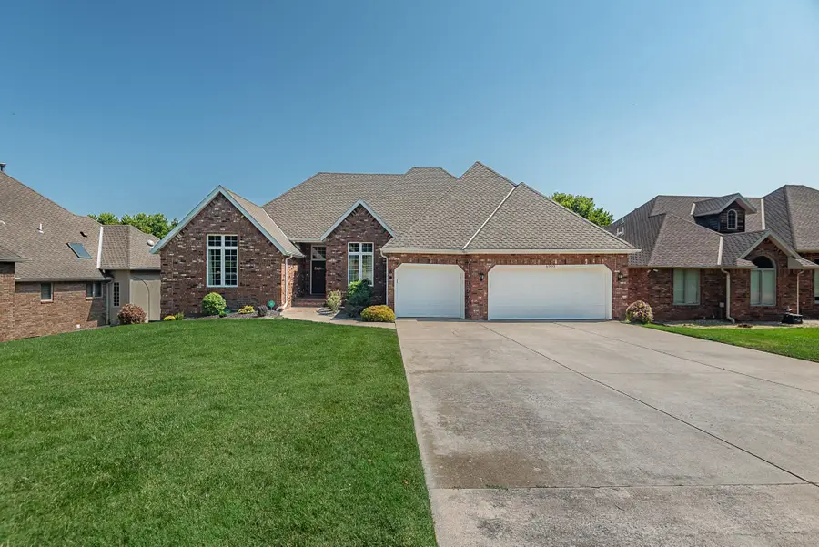 4900 S Bellhurst Avenue, Springfield, MO 65804 - #2