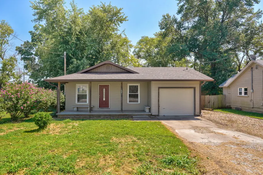 104 S Delaware Street, Nixa, MO 65714 - #2
