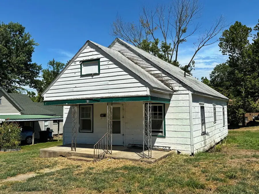 121 W Lafayette Street, El Dorado Springs, MO 64744 - #3