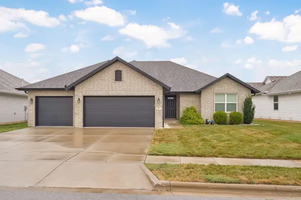 817 S Ridgemont Drive, Nixa, MO 65714
