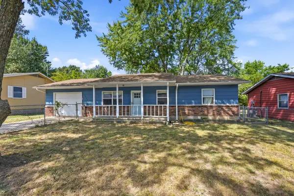 1802 S Garland Douglas Drive, Neosho, MO 64850