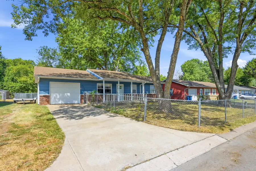 1802 S Garland Douglas Drive, Neosho, MO 64850 - #3