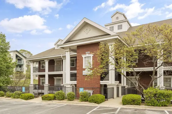 2800 Green Mountain Drive #211, Branson, MO 65616