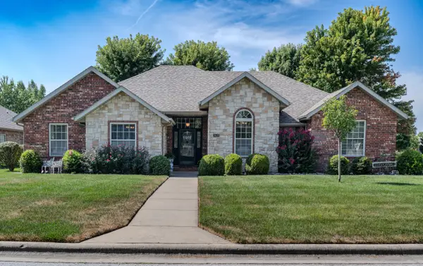 5621 N 10th Avenue, Ozark, MO 65721