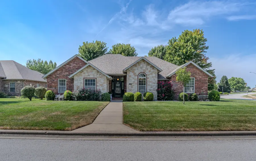 5621 N 10th Avenue, Ozark, MO 65721 - #2