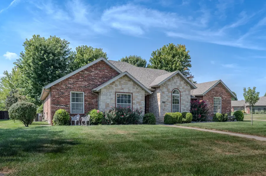 5621 N 10th Avenue, Ozark, MO 65721 - #3