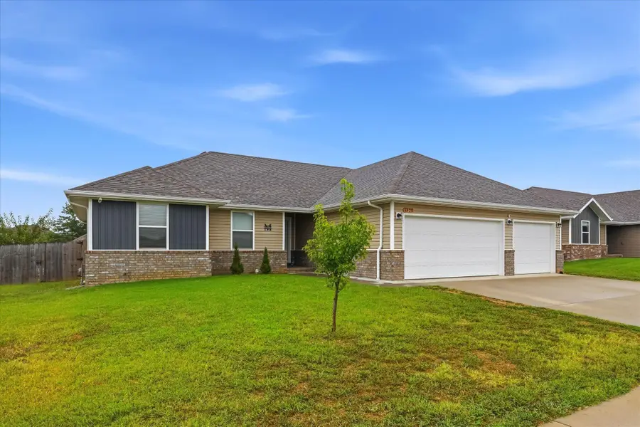 1320 S Olde Savannah Avenue, Republic, MO 65738 - #3
