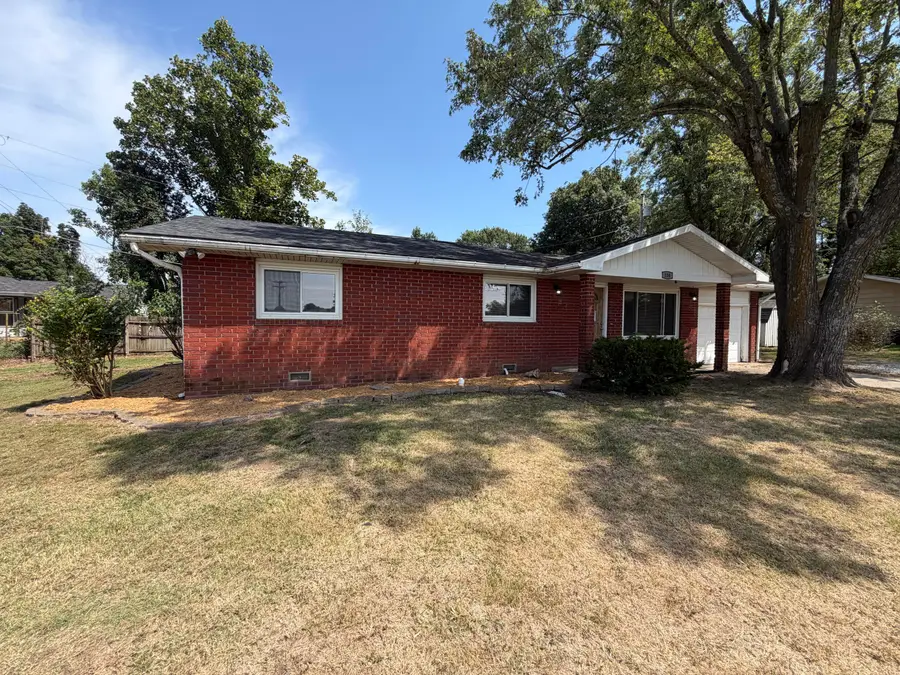 130 N Lafayette Avenue, Republic, MO 65738 - #2