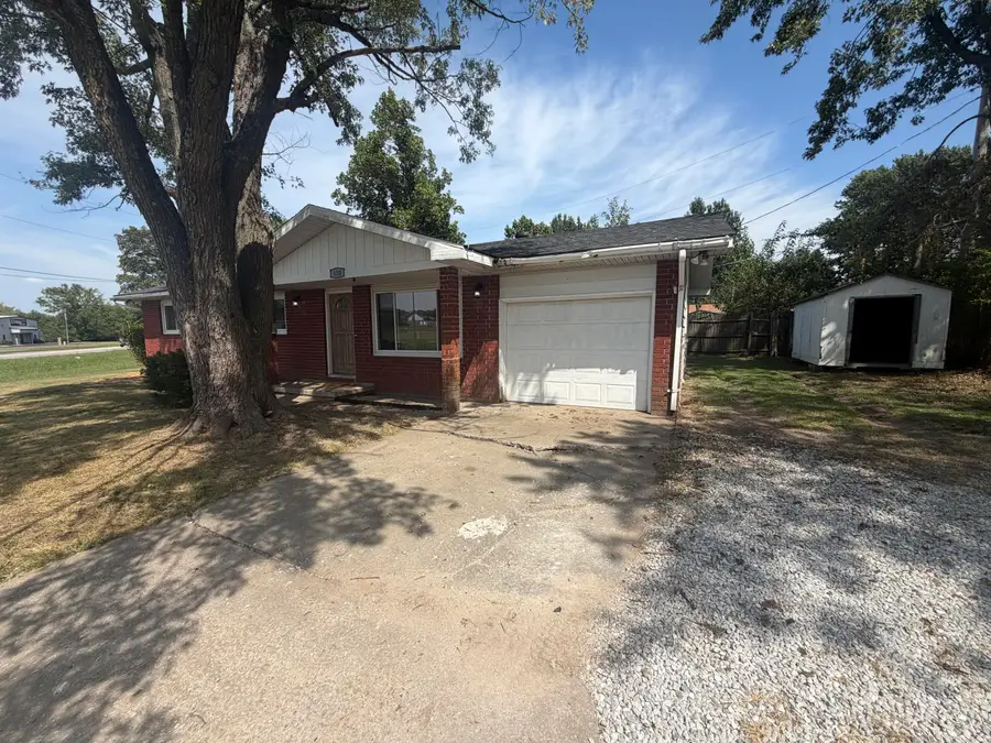 130 N Lafayette Avenue, Republic, MO 65738 - #3