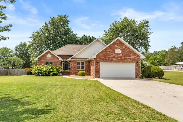 211 S Oak Grove Street, Marshfield, MO 65706