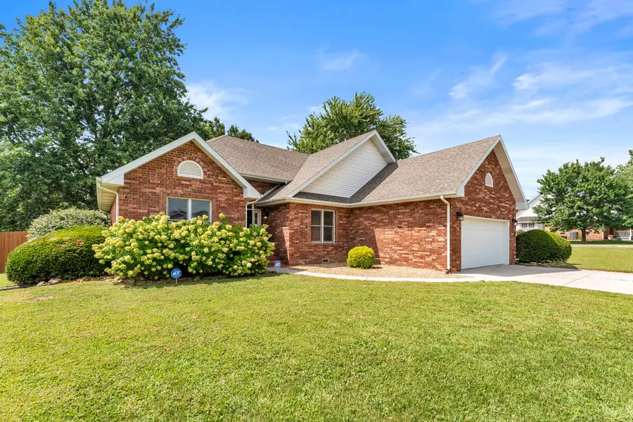 211 S Oak Grove Street, Marshfield, MO 65706 - #2
