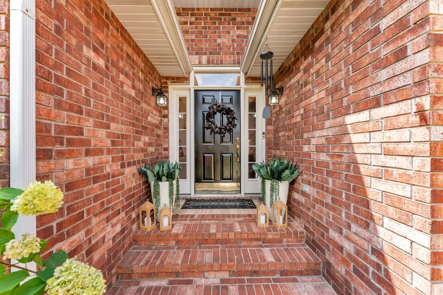 211 S Oak Grove Street, Marshfield, MO 65706 - #3